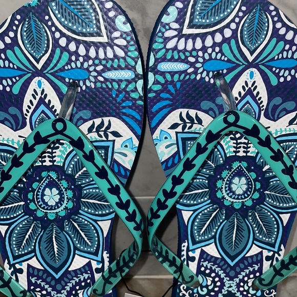 NWT Vera Bradley Flip Flops - Blue Island Medallion - Women's Large Sz 9/10 - Picture 2 of 9